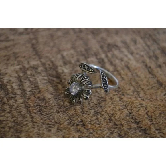 Sterling  Silver Marcasite Sunflower Ring Size 6.75 - Picture 4 of 9
